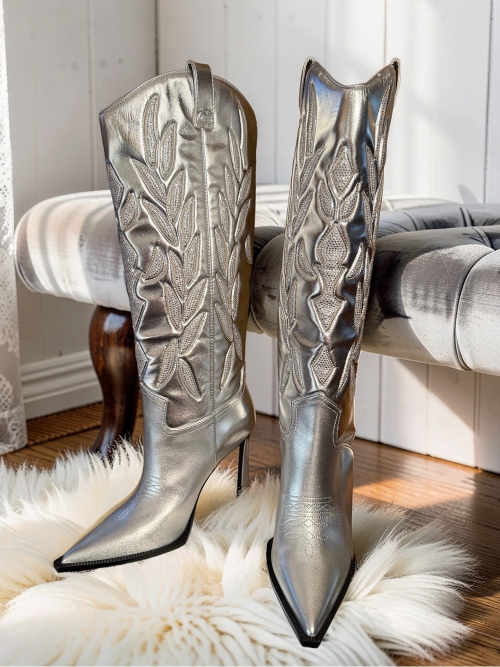 Steve Madden NWT Sz 10m Kinzee Metallic
Silver Heeled Cowboy Boots (SH458)